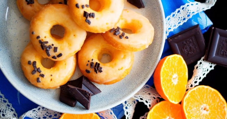 Pečené pomerančové donuty s cukrovou polevou